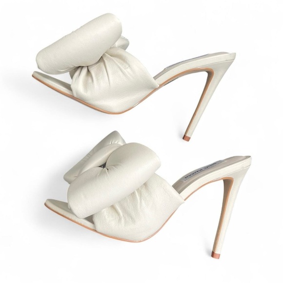 Steve Madden Leather Indulge
Oversized Bow Sandals - Picture 1 of 8